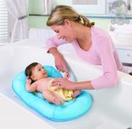 Учим грудничка плавать и нырять: как и когда начинать занятия с новорожденными дома в ванне